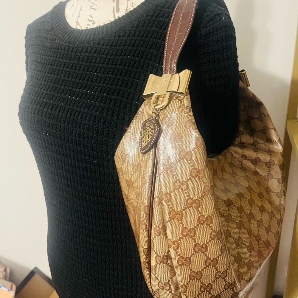 SOLD‼️Gucci Tan and Brown Shoulder Bag with Gold Accents